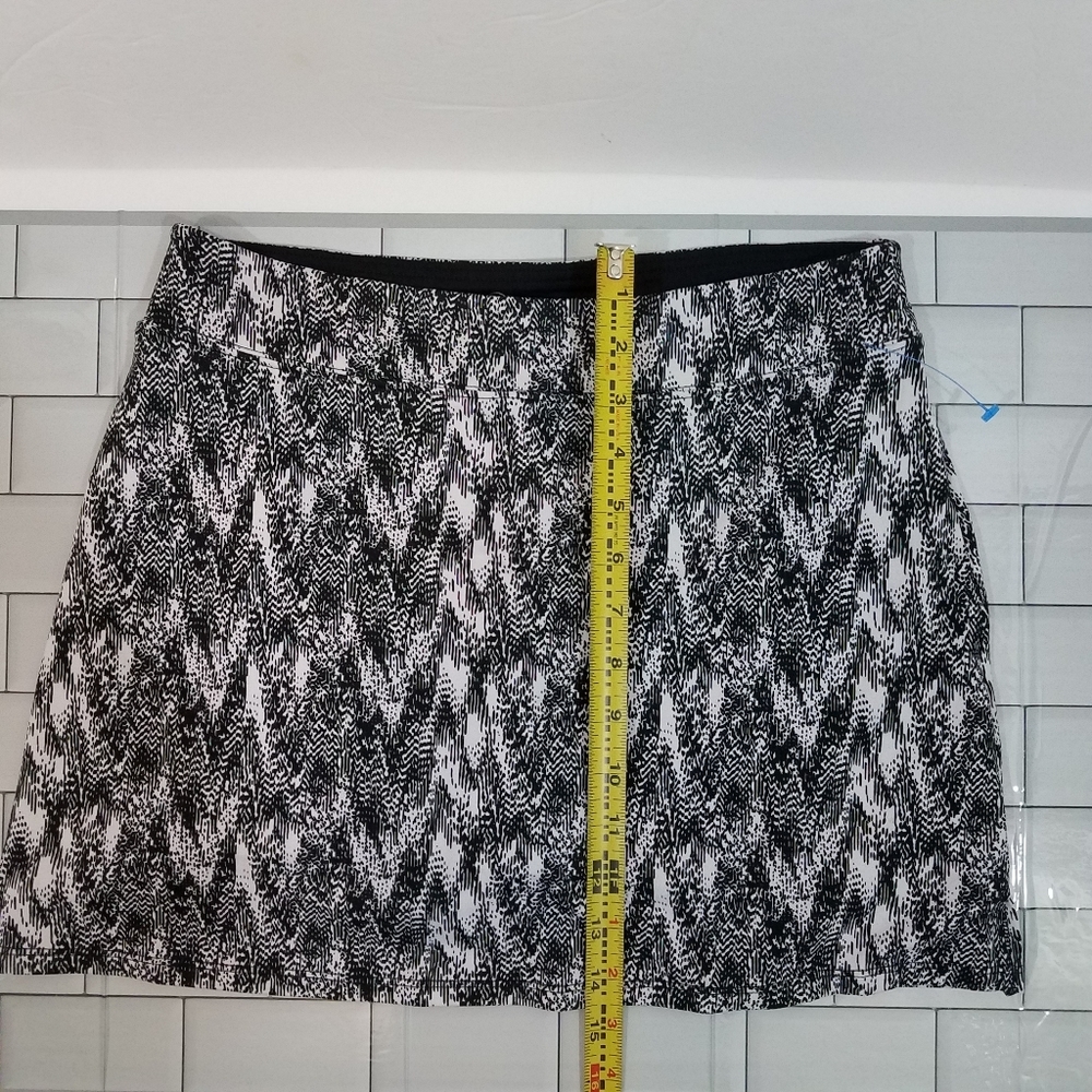 Tranquility Yoga Skort S Black and White - Picture 6 of 7